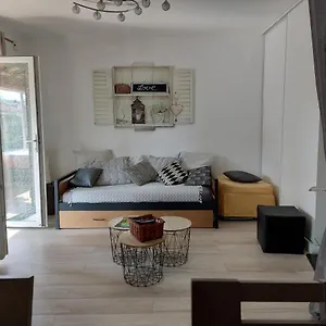Tranquille Dans La Cité Du Mimosa - Axelle Loc'appart Hébergement de vacances