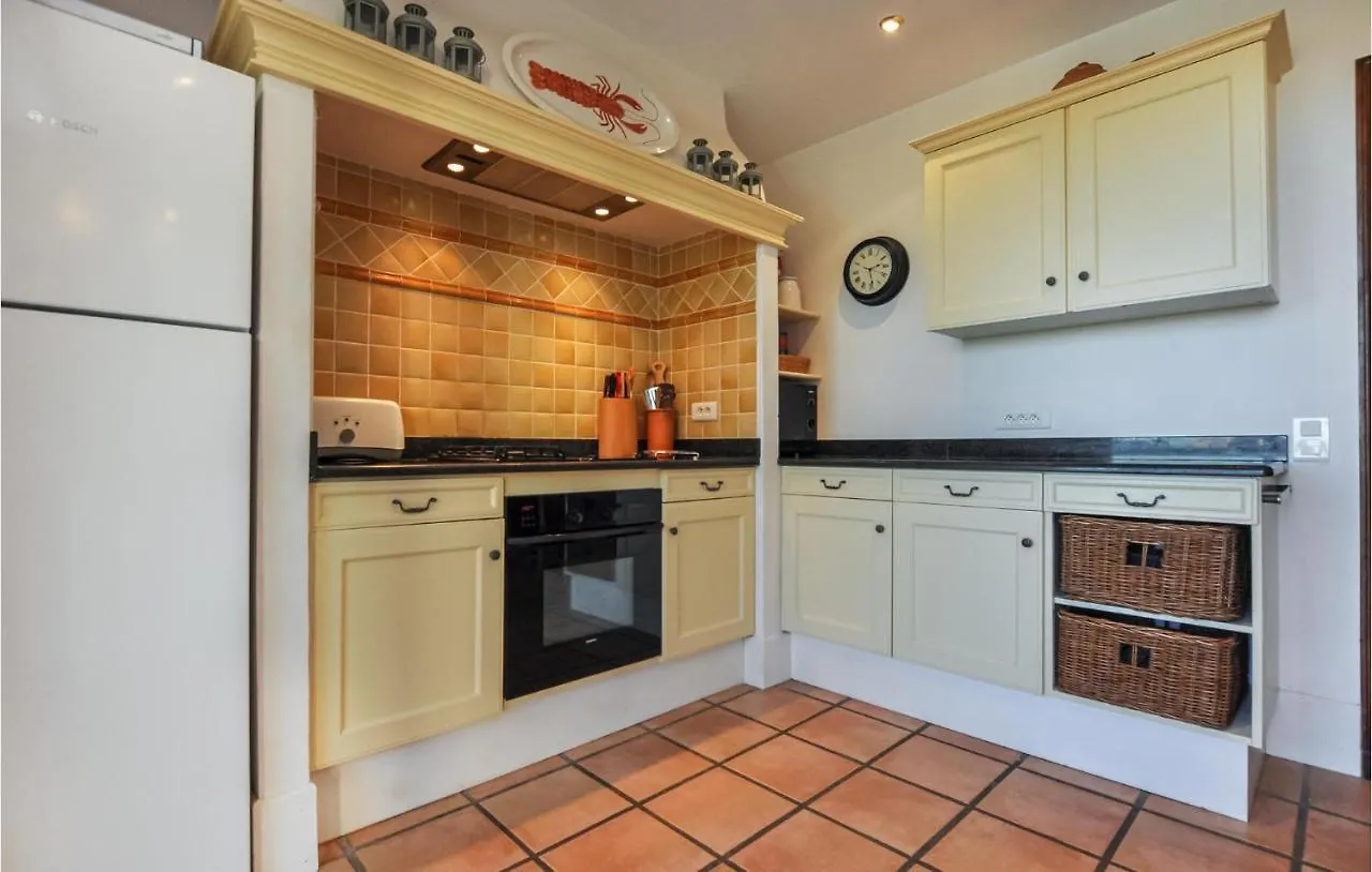 5 Bedroom Gorgeous Home In Mandelieu-La-Napoule France