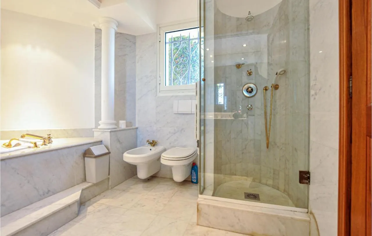 5 Bedroom Gorgeous Home In Mandelieu-La-Napoule Holiday home
